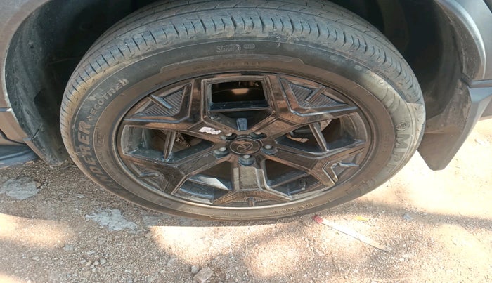 2024 Tata Safari ADVENTURE PLUS DARK EDITION AT, Diesel, Automatic, 19,489 km, tyre