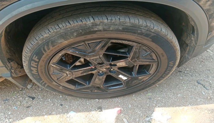 2024 Tata Safari ADVENTURE PLUS DARK EDITION AT, Diesel, Automatic, 19,489 km, tyre