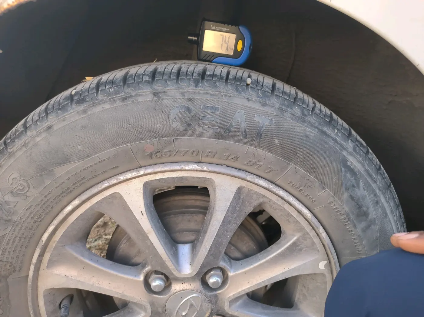 2016 Hyundai Grand i10 ASTA (O) AT 1.2 KAPPA VTVT, Petrol, Automatic, 1,58,000 km, tyre