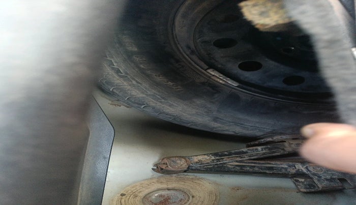 2016 Maruti Swift VXI, Petrol, Manual, 64,292 km, tyre