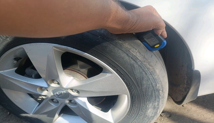 2014 Hyundai New Elantra 1.6 CRDI, Diesel, Manual, 1,38,670 km, tyre