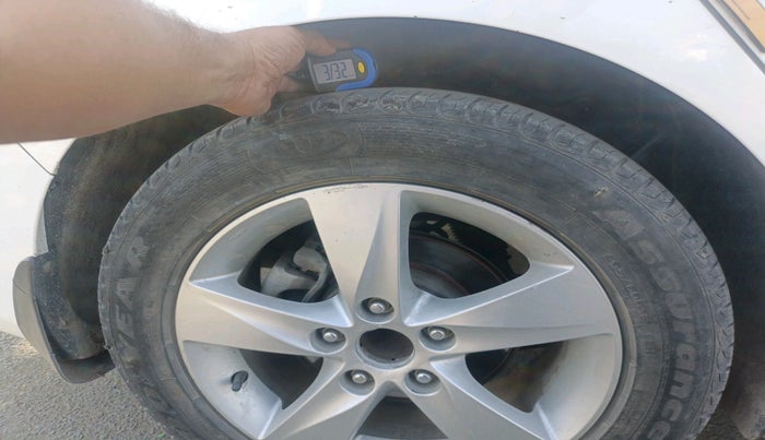 2014 Hyundai New Elantra 1.6 CRDI, Diesel, Manual, 1,38,670 km, tyre