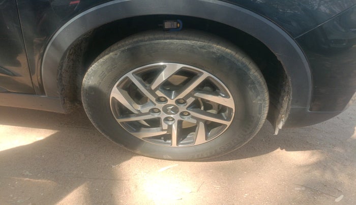 2023 Mahindra XUV300 W8 (O) 1.5 DIESEL, Diesel, Manual, 39,216 km, tyre