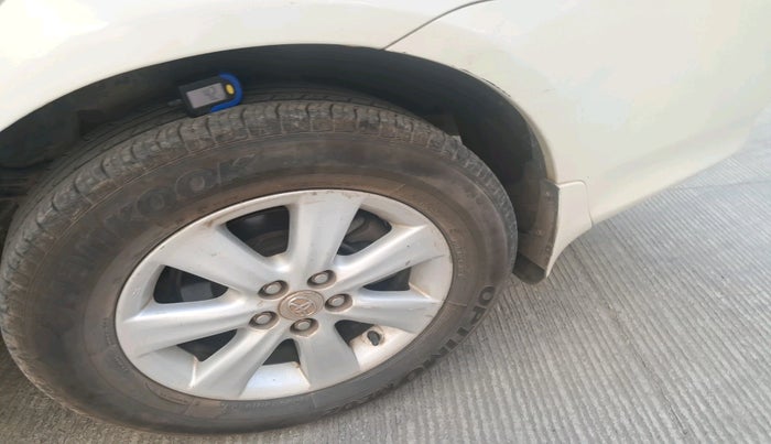 2009 Toyota Corolla Altis G PETROL, Petrol, Manual, 1,19,399 km, tyre