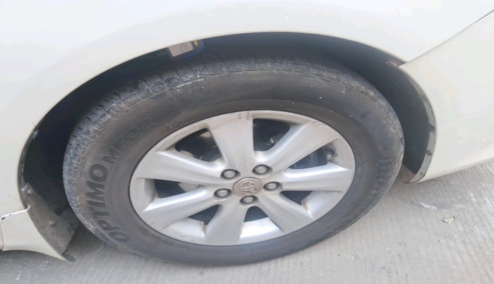 2009 Toyota Corolla Altis G PETROL, Petrol, Manual, 1,19,399 km, tyre