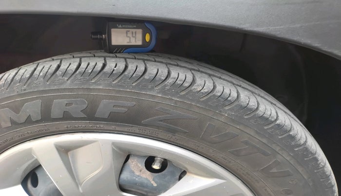 2021 Renault Kwid RXT 1.0 AMT (O), Petrol, Automatic, 62,134 km, tyre