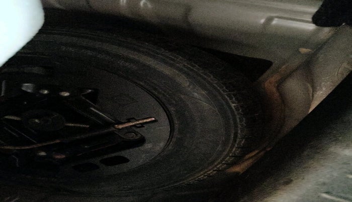 2016 Mahindra Kuv100 K8 6 STR, Petrol, Manual, 24,151 km, tyre