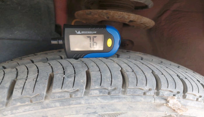 2016 Mahindra Kuv100 K2 6 STR, Petrol, Manual, 18,670 km, tyre