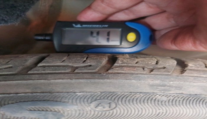 2016 Mahindra Kuv100 K2 6 STR, Petrol, Manual, 18,670 km, tyre