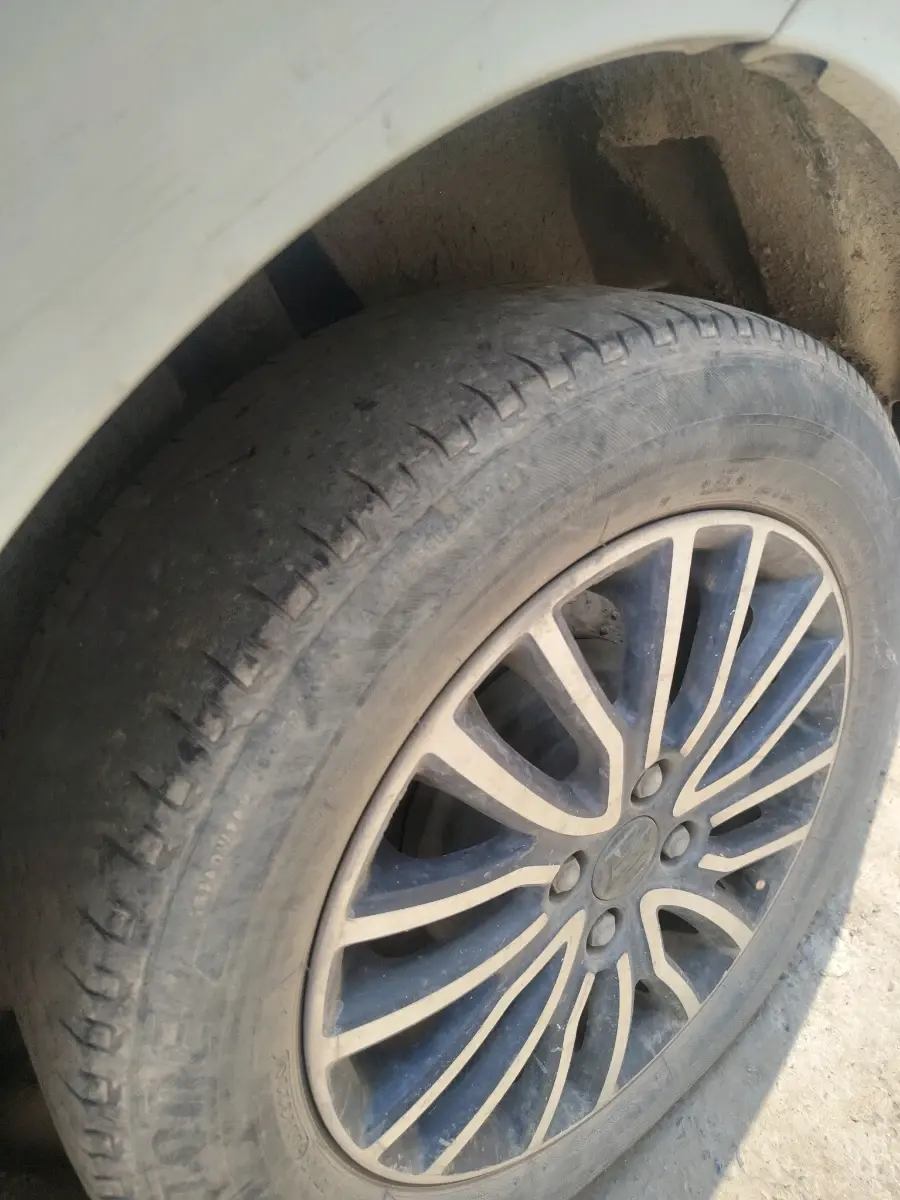 2017 Maruti Swift Dzire ZDI AMT, Diesel, Automatic, 99,646 km, tyre