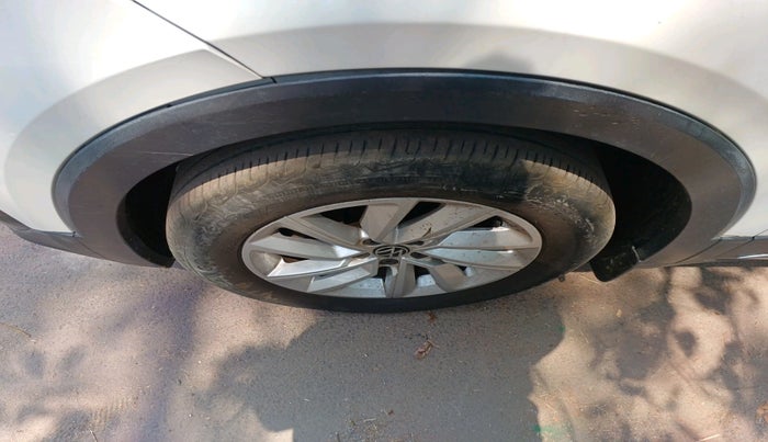 2022 Volkswagen TAIGUN HIGHLINE 1.0 TSI MT, Petrol, Manual, 50,511 km, tyre