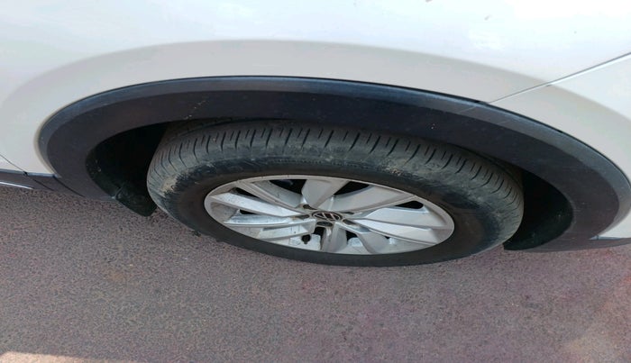 2022 Volkswagen TAIGUN HIGHLINE 1.0 TSI MT, Petrol, Manual, 50,511 km, tyre