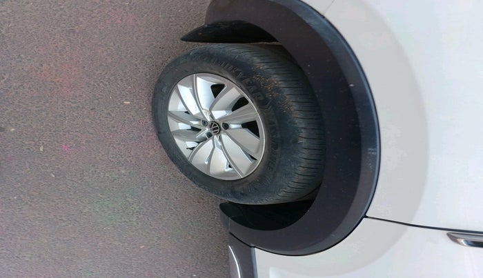 2022 Volkswagen TAIGUN HIGHLINE 1.0 TSI MT, Petrol, Manual, 50,511 km, tyre