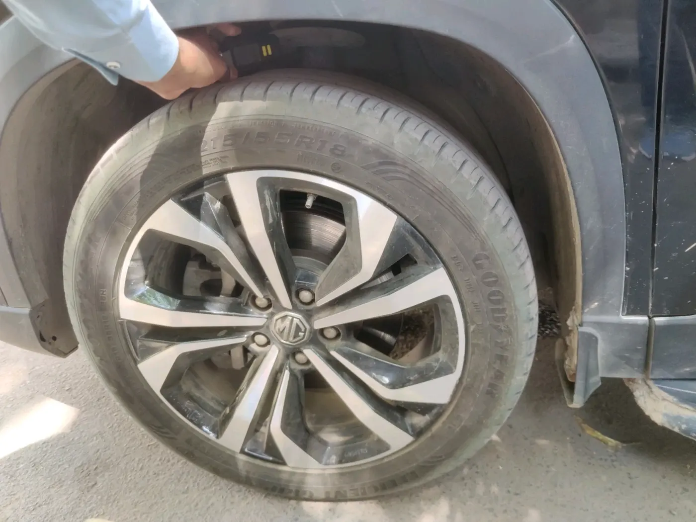 2023 MG HECTOR PLUS SHARP PRO 1.5 PETROL TURBO CVT 7 STR, Petrol, Automatic, 16,504 km, tyre