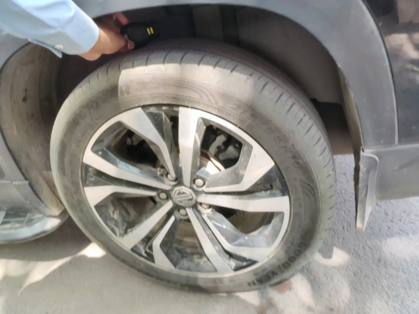 2023 MG HECTOR PLUS SHARP PRO 1.5 PETROL TURBO CVT 7 STR, Petrol, Automatic, 16,504 km, tyre