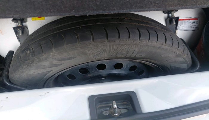 2022 Maruti Celerio VXI CNG, CNG, Manual, 1,64,101 km, tyre