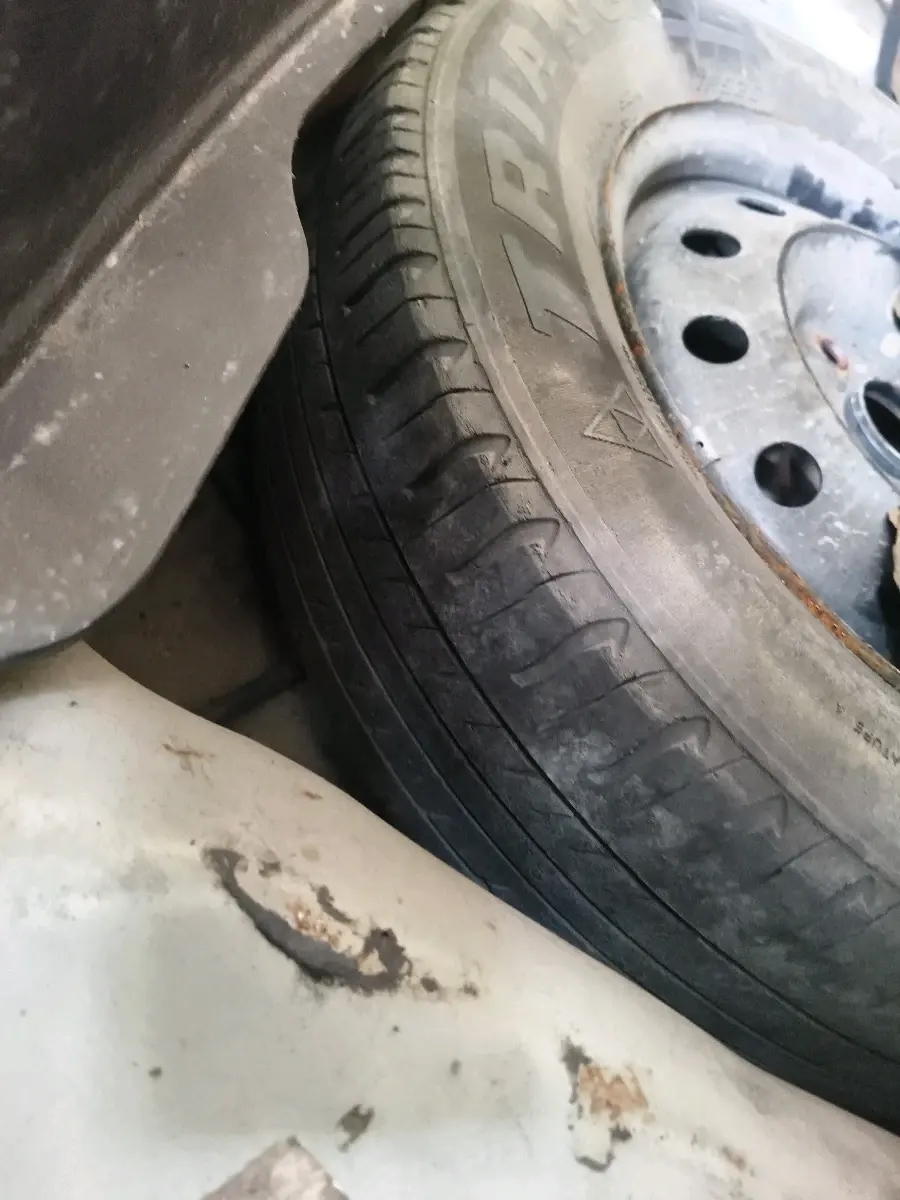 2012 Maruti Swift Dzire VDI, Diesel, Manual, 1,76,523 km, tyre