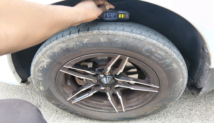 2015 Nissan Micra Active XV, Petrol, Manual, 35,132 km, tyre