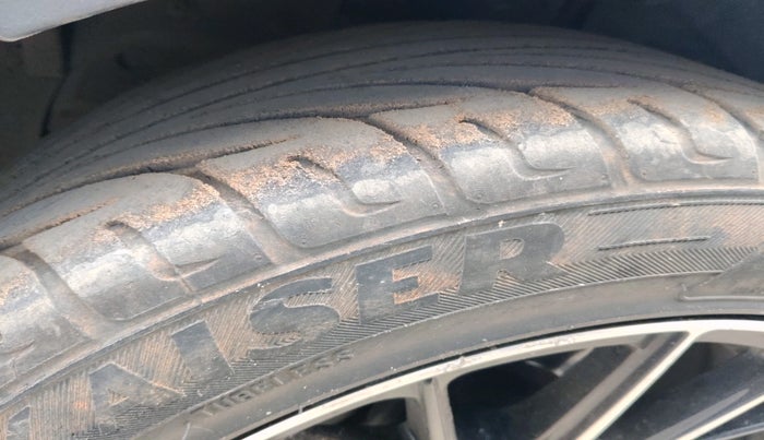 2015 Ford New Figo TITANIUM 1.2 PETROL MT, Petrol, Manual, 80,459 km, tyre