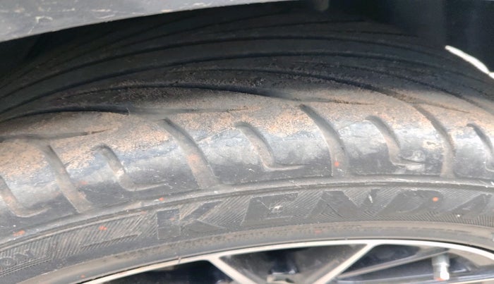 2015 Ford New Figo TITANIUM 1.2 PETROL MT, Petrol, Manual, 80,459 km, tyre