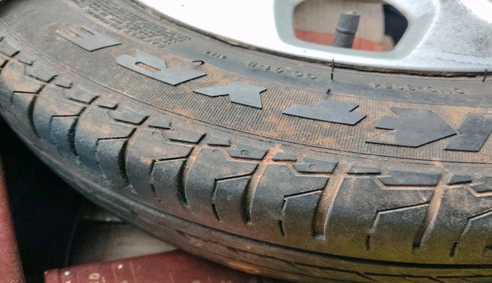 2015 Ford New Figo TITANIUM 1.2 PETROL MT, Petrol, Manual, 80,459 km, tyre