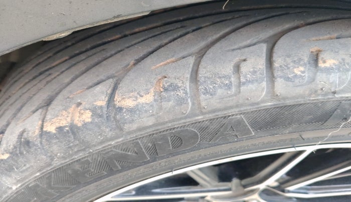 2015 Ford New Figo TITANIUM 1.2 PETROL MT, Petrol, Manual, 80,459 km, tyre