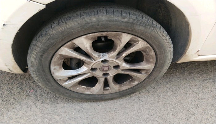 2012 Fiat Grand Punto ACTIVE 1.3, Diesel, Manual, 2,10,099 km, tyre