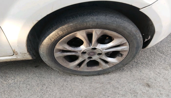 2012 Fiat Grand Punto ACTIVE 1.3, Diesel, Manual, 2,10,099 km, tyre