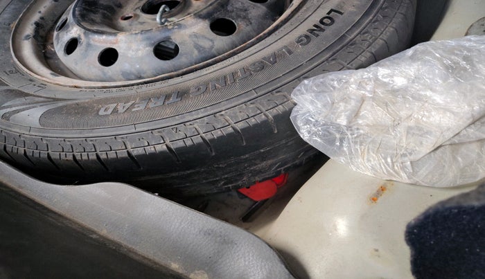 2013 Maruti Swift Dzire VXI, Petrol, Manual, 80,218 km, tyre