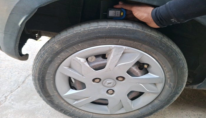 2019 Renault Kwid RXT 1.0 AMT, Petrol, Automatic, 63,637 km, tyre