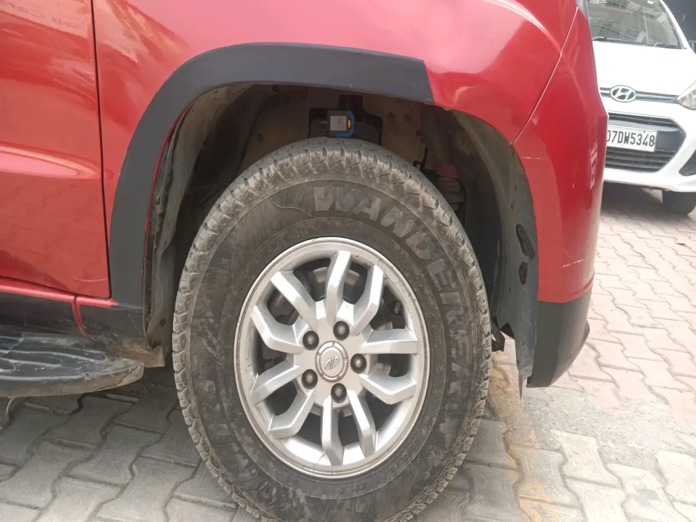2018 Mahindra TUV300 T8, Diesel, Manual, 80,478 km, tyre