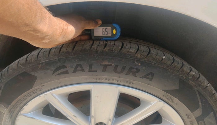 2016 Volkswagen Vento HIGHLINE 1.5 AT, Diesel, Automatic, 1,36,252 km, tyre