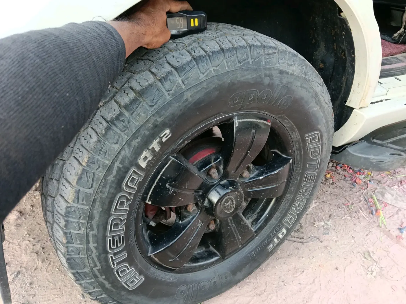 2015 Tata Safari Storme 2.2 VX 4X2, Diesel, Manual, 1,87,111 km, tyre