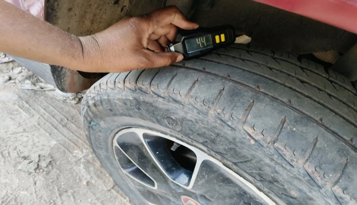 2017 Renault Duster RXS CVT, Petrol, Automatic, 28,448 km, tyre