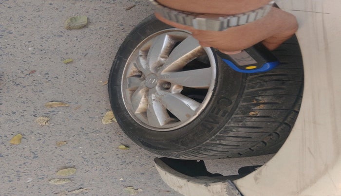 2012 Hyundai i20 SPORTZ 1.2, CNG, Manual, 78,173 km, tyre