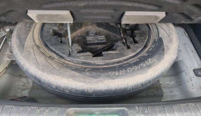 2017 Hyundai Creta E PLUS 1.4 DIESEL, Diesel, Manual, 1,69,020 km, tyre