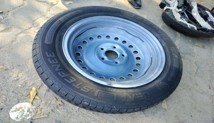 2025 Mahindra XUV 3XO AX5 1.2 L TCMPFi, Petrol, Manual, 29,581 km, tyre