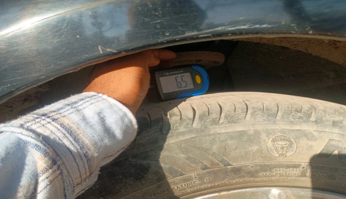 2015 Ford Ecosport TITANIUM 1.5L PETROL AT, Petrol, Automatic, 1,00,133 km, tyre