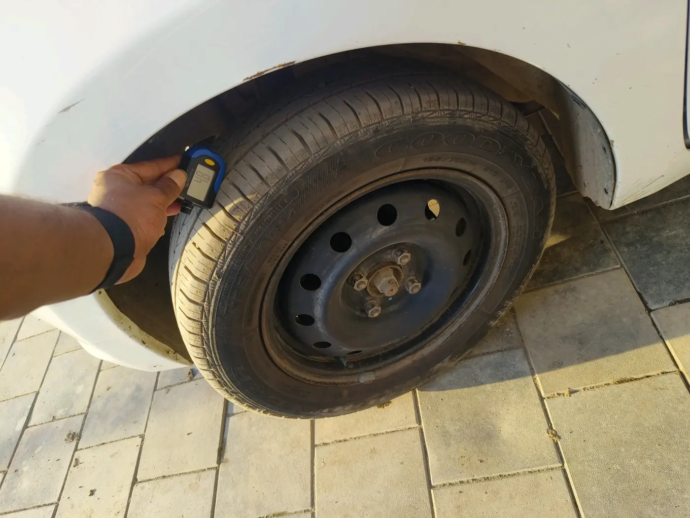 2015 Datsun Go T, CNG, Manual, 95,891 km, tyre