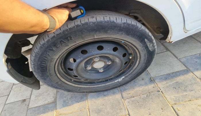 2015 Datsun Go T, CNG, Manual, 95,891 km, tyre