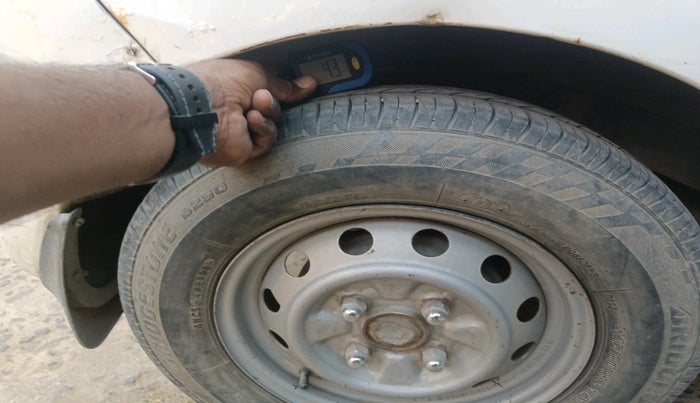 2015 Hyundai Eon ERA +, CNG, Manual, 1,97,920 km, tyre