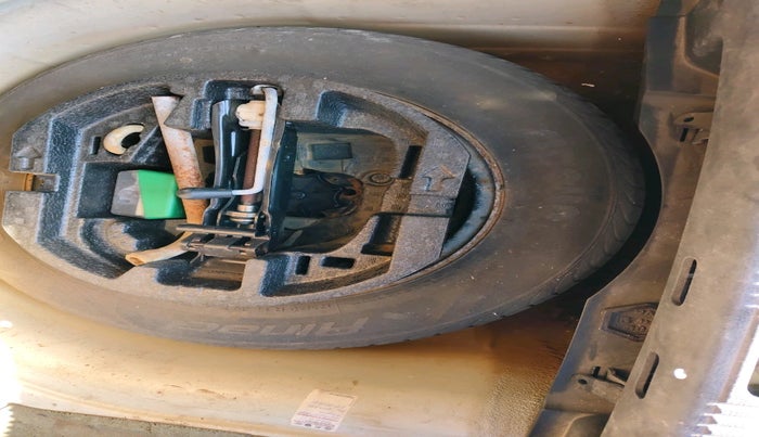 2011 Skoda Fabia ACTIVE 1.2 MPI, Petrol, Manual, 1,12,234 km, tyre