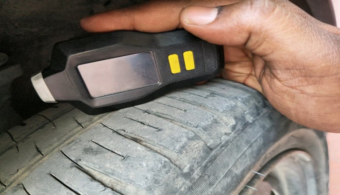 2011 Maruti Wagon R 1.0 VXI, Petrol, Manual, 43,093 km, tyre