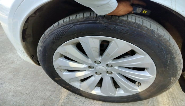 2021 Landrover DISCOVERY SPORT SE R-DYNAMIC 2.0 DIESEL, Diesel, Automatic, 1,06,077 km, tyre