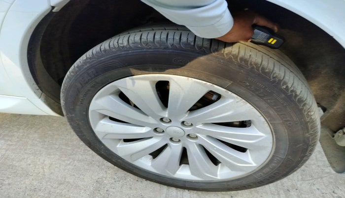 2021 Landrover DISCOVERY SPORT SE R-DYNAMIC 2.0 DIESEL, Diesel, Automatic, 1,06,077 km, tyre