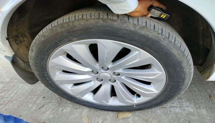 2021 Landrover DISCOVERY SPORT SE R-DYNAMIC 2.0 DIESEL, Diesel, Automatic, 1,06,077 km, tyre