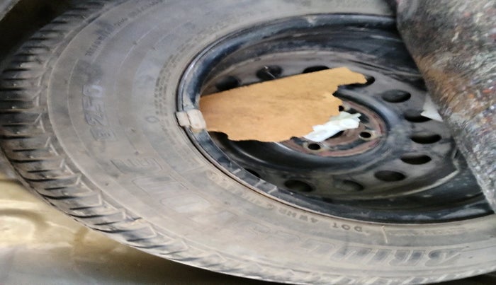 2013 Hyundai i20 MAGNA (O) 1.4 CRDI, Diesel, Manual, 1,20,727 km, tyre