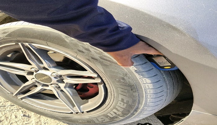 2013 Hyundai i20 MAGNA (O) 1.4 CRDI, Diesel, Manual, 1,20,727 km, tyre