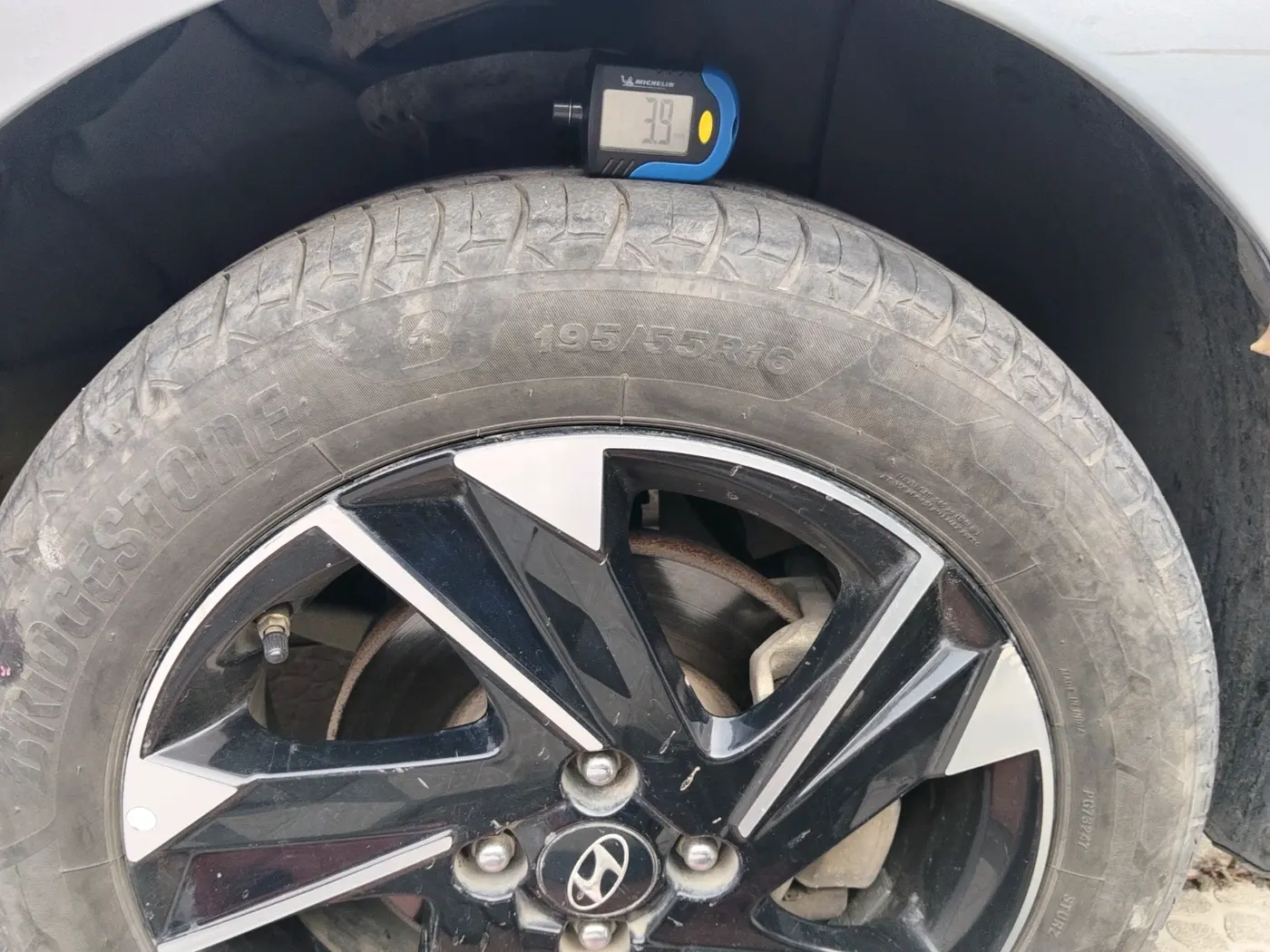 2020 Hyundai Verna SX (O) 1.5 CRDI AT, Diesel, Automatic, 1,00,927 km, tyre