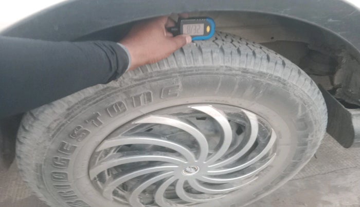 2016 Mahindra Xylo H4 BS IV, Diesel, Manual, 3,86,956 km, tyre